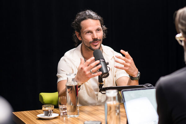 Dan Churchill_Ep833____Carausel_910x607-6 Dan Churchill_Ep833____Carausel_910x607-6