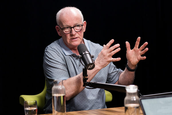 Dr. Gregor Reid_Ep847____Carausel_910x607-4 Dr. Gregor Reid_Ep847____Carausel_910x607-4