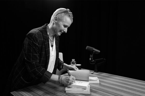 ELIZABETH GILBERT_Ep935____Carousel_910x607-5 ELIZABETH GILBERT_Ep935____Carousel_910x607-5