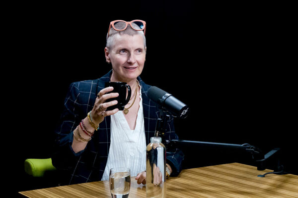 ELIZABETH GILBERT_Ep935____Carousel_910x607-8 ELIZABETH GILBERT_Ep935____Carousel_910x607-8