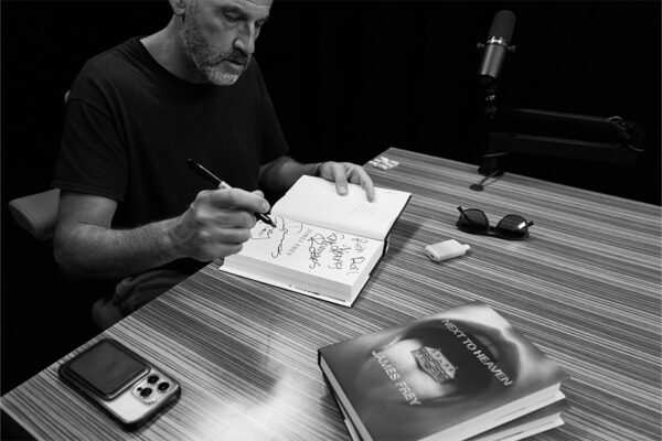 JAMES FREY_Ep930____Carousel_910x607-6 JAMES FREY_Ep930____Carousel_910x607-6