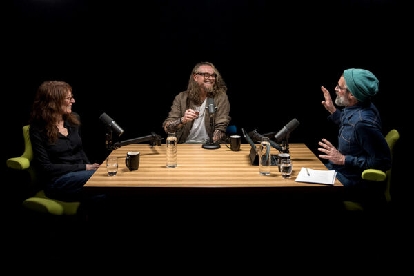 Kurt Sutter & Katey Sagal_Ep902____Carousel_910x607-13