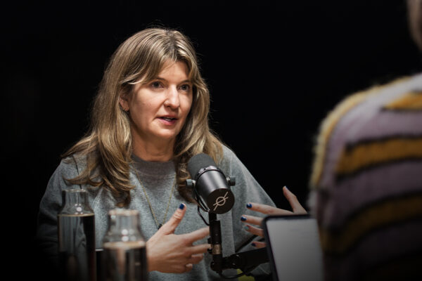 KY DICKENS_Ep906____Carausel_910x607_2 KY DICKENS_Ep906____Carausel_910x607_2