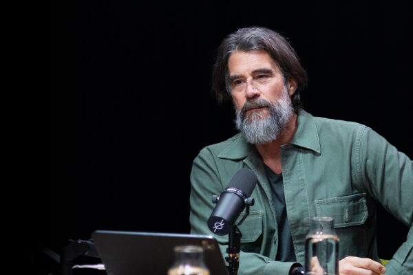 PAUL HAWKEN_Ep908____Carausel_910x607_3 PAUL HAWKEN_Ep908____Carausel_910x607_3