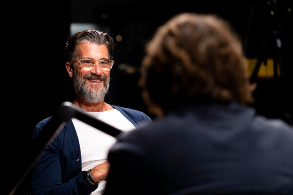 Pete Holmes_Ep788____Carausel_910x607-3 Pete Holmes_Ep788____Carausel_910x607-3