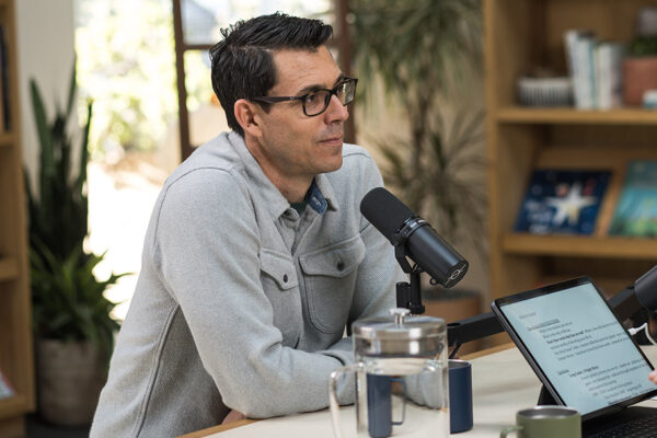 RJ SCARINGE_Ep890____Carousel_910x607-4 RJ SCARINGE_Ep890____Carousel_910x607-4